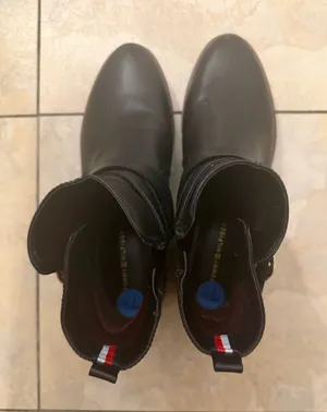 Tommy Hilfiger Women’s Chukka Boots with Signature Heel Tab thumbnail 1