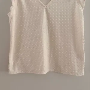 J. Crew Cream Textured V-Neck Tank Top thumbnail 3