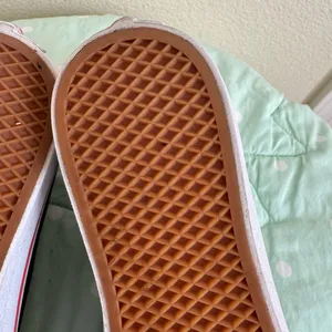 Vans Sk8-Hi Black, White, and Pink Sneakers Womens size 7 thumbnail 14