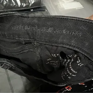 American Eagle Black The Dream Curvy Super Hi Rise‎ Distressed Denim Jeans thumbnail 9