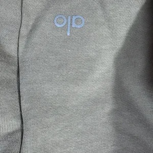 alo Yoga UNISEX ‘The Chill Short’ ‘Gravel’ Tan Sweat Shorts thumbnail 8