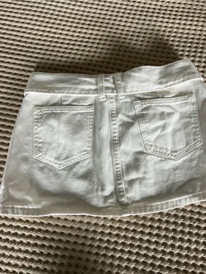 SHEIN White High-Rise Belted Denim Skort thumbnail 3