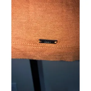 DKNY Knit Top Size L Rust Short Sleeve Drop Shoulder Elevated Tee Relaxed Fit thumbnail 5