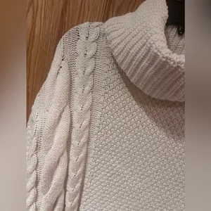 Madewell Cable Turtleneck Drop Shoulders Sweater in Antique Cream‎ Size Medium thumbnail 8