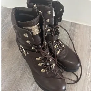 Guess Canaly Dark Brown Combat Boots Lug‎ Sole Block Heel Mens 8.5M thumbnail 3