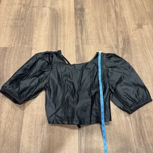 Boohoo PU Leather Cropped Open Back Top Shirt Puff Sleeve Size 8 Medium thumbnail 5