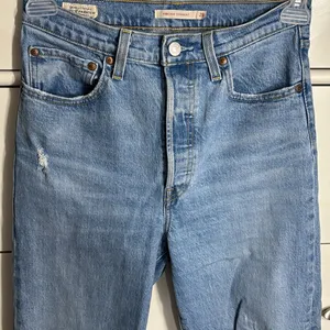 Levi’s Ribcage Straight Ankle Jean in Tango Fade Wash thumbnail 6