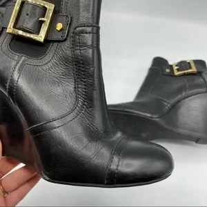 Tory Burch Black Leather Ankle Boots Wedges Womens 5 Booties Luxury Gold Buckle thumbnail 4