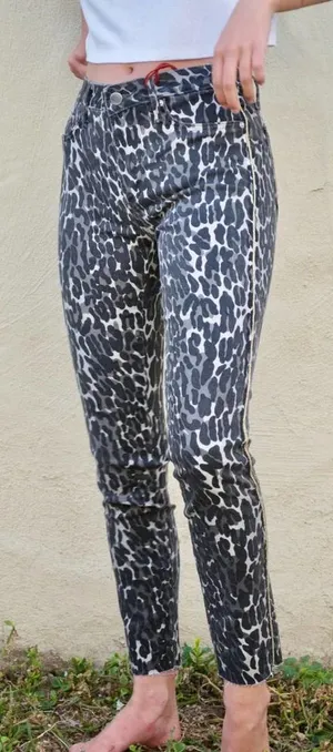 Driftwood Jackie Grey Cheetah Print‎ Jeans Size 26 thumbnail 1