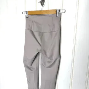Vuori Evolve Zipped Legging Womens Uplift Leggings Soft Pewter Small thumbnail 9
