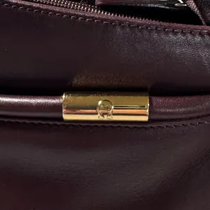 ETIENNE AIGNER Signature Classic Shoulder Bag Purse Genuine Leather Burgundy Vtg thumbnail 3