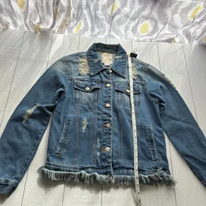 Iris Basic Distressed Fringe Hem Denim Jacket Small thumbnail 8