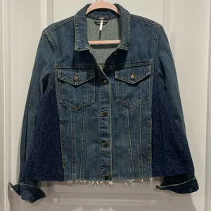 Free People Denim Lace Inset Raw Hem Jean Jacket Size Large thumbnail 3