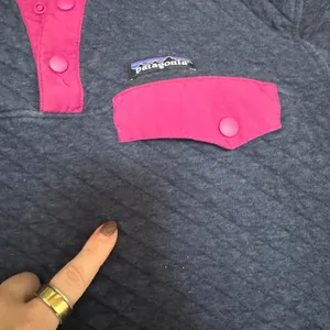 Patagonia‎ Quilted Snap Neck Pullover Sweatshirt Blue Pink Women's M thumbnail 4