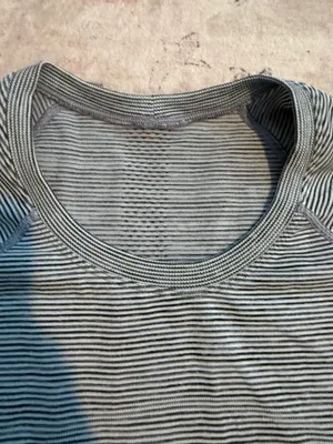 Lululemon shirt  thumbnail 3