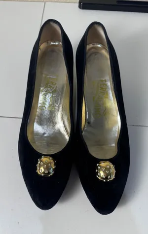 Vintage Salvatore Ferragamo Velvet Pumps Women 7.5 Black Gold Studded Minimalist thumbnail 1