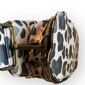 Leopard Print Sling bag/Crossbody Bag-Comes w/Guitar Strap-Bought from a Boutique-NWOT thumbnail 3