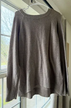 Old navy sweater  thumbnail 1