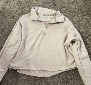Sweater thumbnail 1