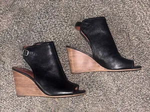 Lucky Brand Risza wedge sandals black leather ankle strap Size 8.5 EUC thumbnail 1