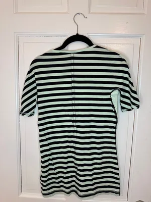 lululemon‎ athletica Mint Green Tee with Black Stripe Back size 4 EUC thumbnail 3