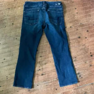 American Eagle Artist Crop dark wash normcore size 4 jeans thumbnail 3