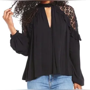 Free People Little Bit Of Love Crochet Lace Ruffle Keyhole‎ Blouse Black Size XS thumbnail 4