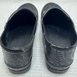 Dansko Professional Black Tooled Leather Women's Clogs size 38 (7.5) thumbnail 5