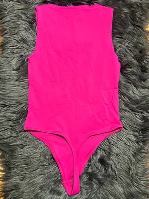 Babaton Contour Muscle Bodysuit Crewneck Fuchsia Sleeveless Size Small thumbnail 2