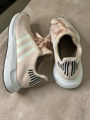 NEW! Adidas Women’s Originals Swift Run Ice Pink Athletic Running Shoes - Size 6 thumbnail 5