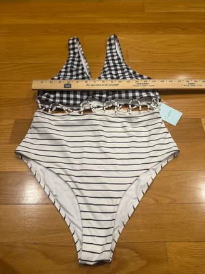 Cupshe NWT women’s vneck one piece swimsuit size large. thumbnail 2
