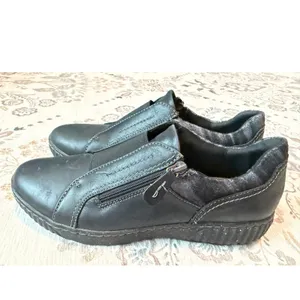 Clarks Collection Caroline Cove Black Leather Side Zip Loafers Shoes Women's 9 M thumbnail 3