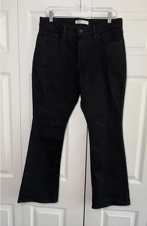 Signature Levi Strauss Mid-Rise Bootcut Womens Size 10 Black Stretch Denim Jeans thumbnail 1