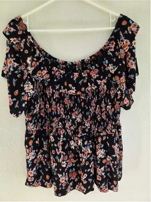 Maurices Women’s 2X Black Floral Smocked Peasant Blouse Short Sleeve thumbnail 2