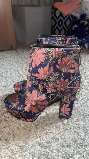 NWOT  Ankle Boots Size 9 thumbnail 3