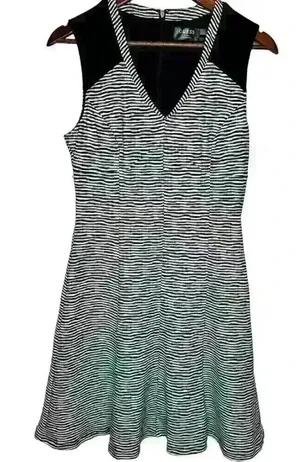 Guess Black/White Stripe Doris sleeveless‎ Textured v-neck dress Sz 8 thumbnail 1