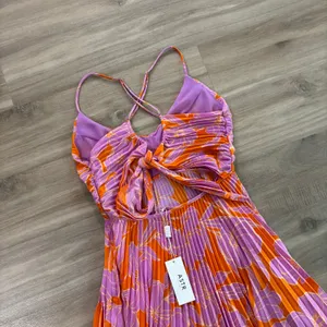 NWT Astr the Label Blythe Plisse Midi Dress Coral Multi Women Size Small thumbnail 8