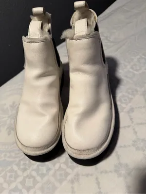 UGG White Leather Platform Chelsea Boots with Black Elastic size 8 thumbnail 16