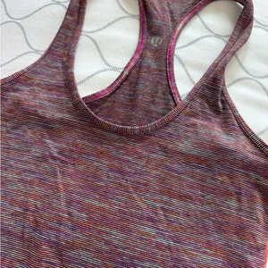Lululemon Women’s Racerback Space Die‎ Camo Rosewood Fireside Red, Size 4/6 thumbnail 2