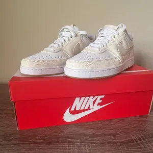 New Nike Court Vision Low White and Cream Sneakers (Women) Size 6.5M thumbnail 2