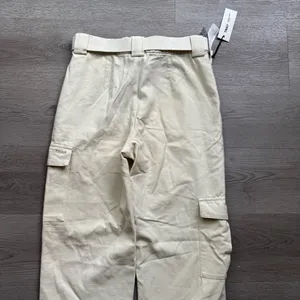 Aritzia TNA Belted Cargo Pants thumbnail 10