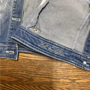White House Black Market Cropped denim jacket Size Small thumbnail 5