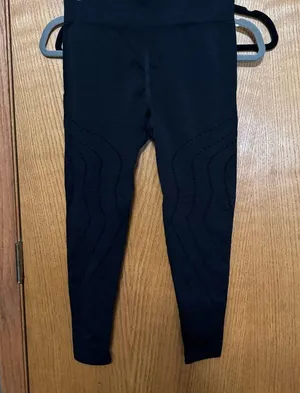 Black Leggings with Textured Design New Halara 7/8 thumbnail 3