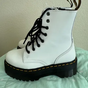 Dr. Martens Jadon White Leather Platform Boots EU 37/Men’s size 5/Women’s size 6 thumbnail 1