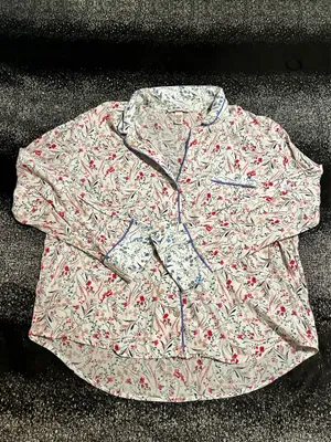 Womens medium Victoria's Secret long sleeve button up pajama top thumbnail 1