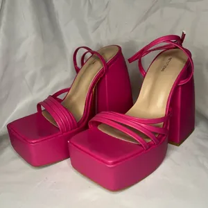 PrettyLittleThing Pink Square Toe Strappy Platform Heel Sandals Size 5 thumbnail 6