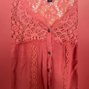 American Eagle Outfitters Lace Yoke Button Down Blouse Size XS Coral thumbnail 11