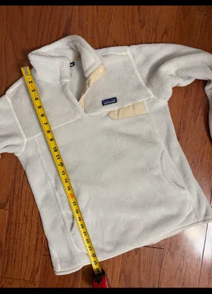 Patagonia Oatmeal Pullover Snap Fleece - size Large. ***refer to measurements for size. Gently Warn and excellent condition. Measurements approximately from armpit to armpit 19.5” not fully stretched out x 25” long. Non-smoking home. Priced at as is condition. Don’t like my price make a reasonable offer! And thank you for checking my closet! thumbnail 8