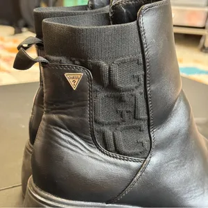 Guess Keva Booties Lugged Sole Chelsea Boots in Black thumbnail 9