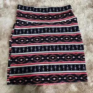 NWT Charlotte Russe Aztec Print Bodycon Mini Pencil Skirt thumbnail 1